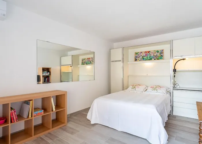 Port De La Gavine I-3 By Interhome